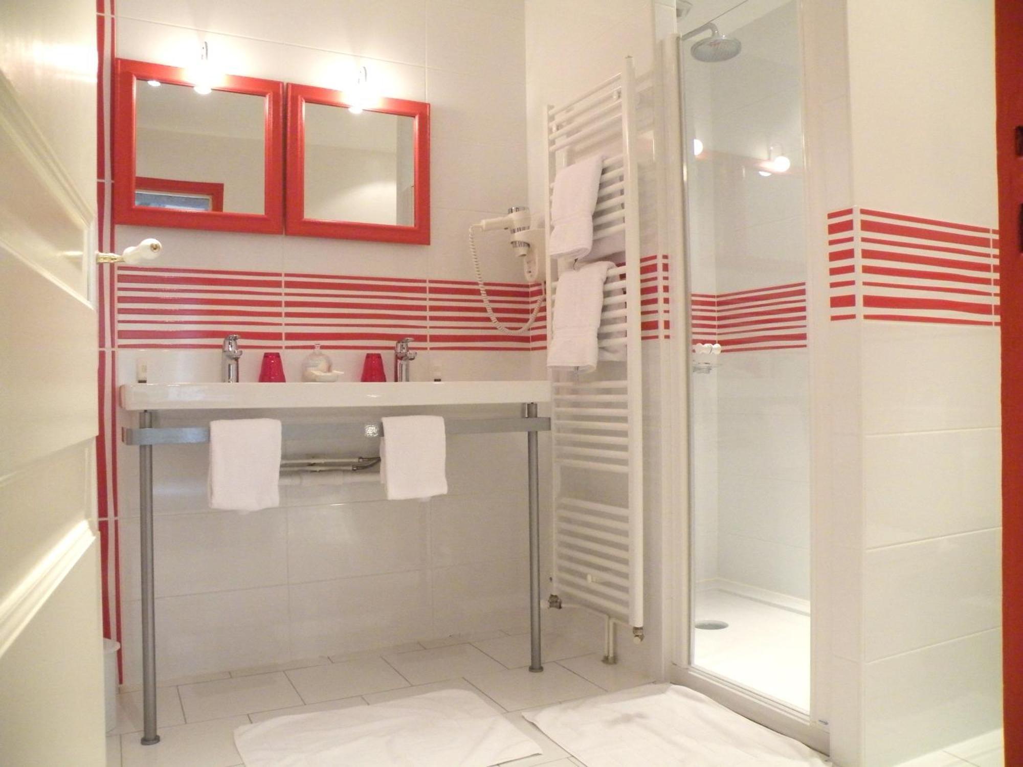 Hotel Diderot Chinon Bagian luar foto