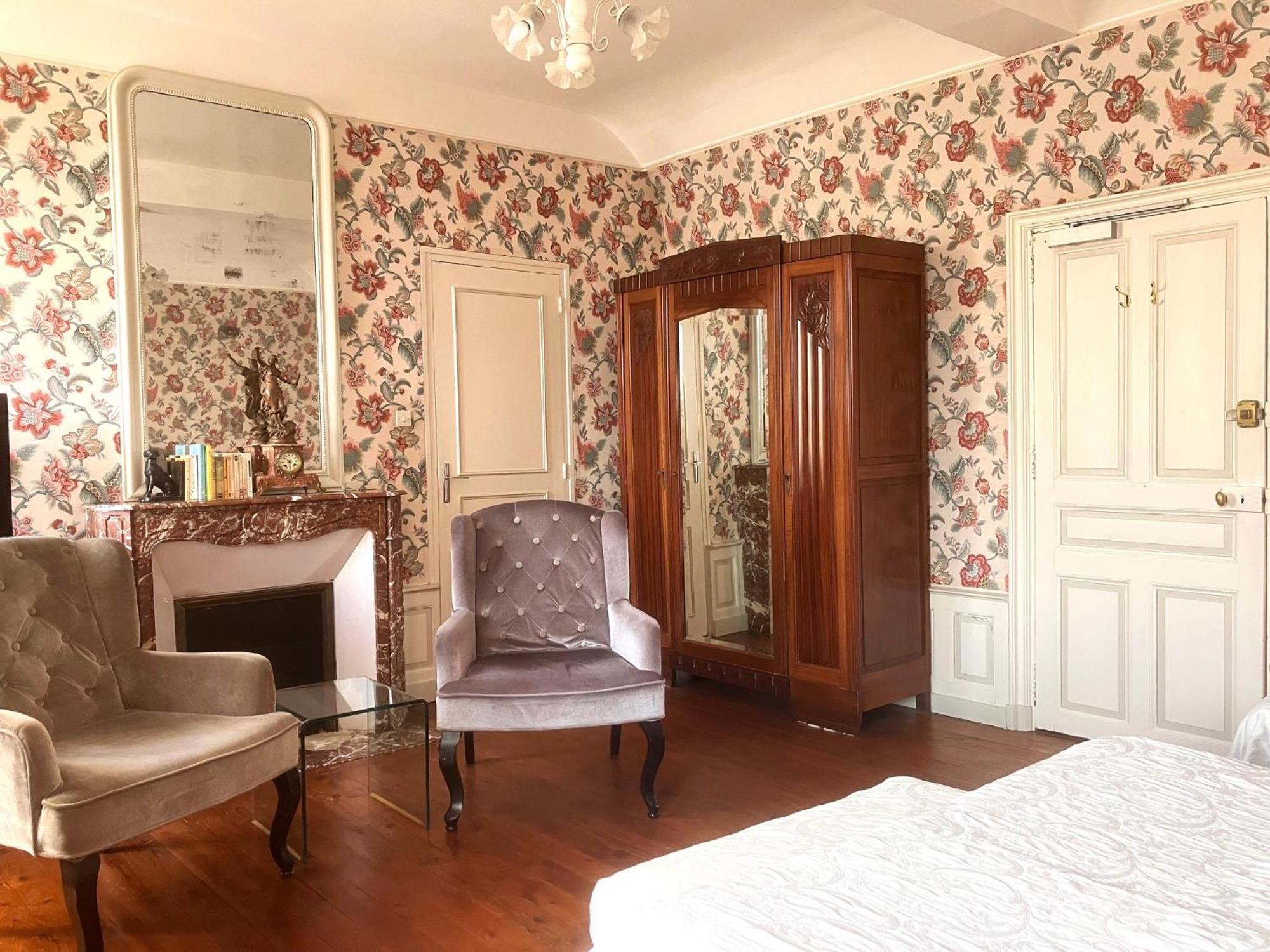 Hotel Diderot Chinon Bagian luar foto