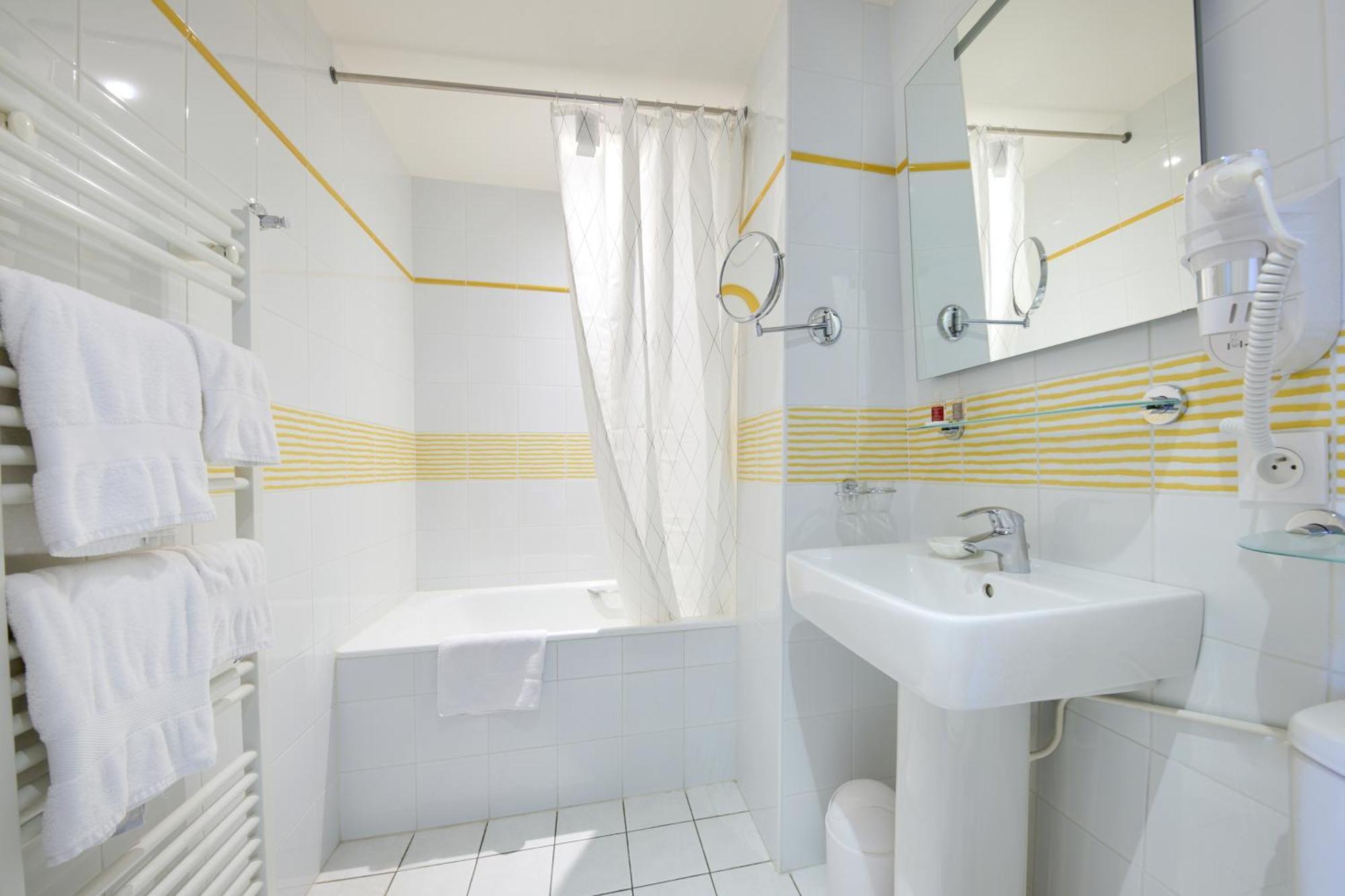 Hotel Diderot Chinon Bagian luar foto