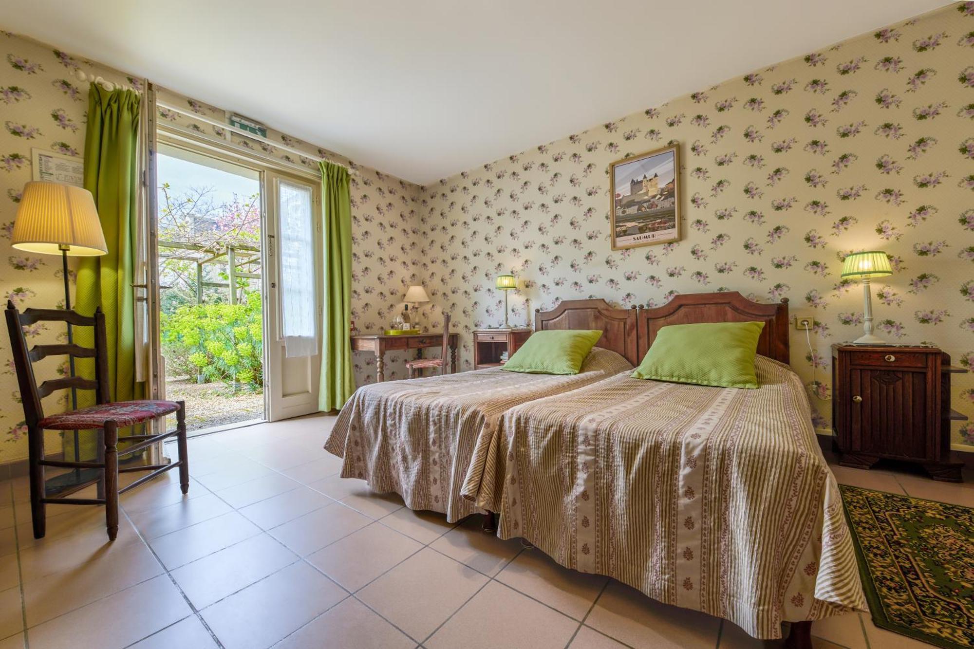 Hotel Diderot Chinon Bagian luar foto