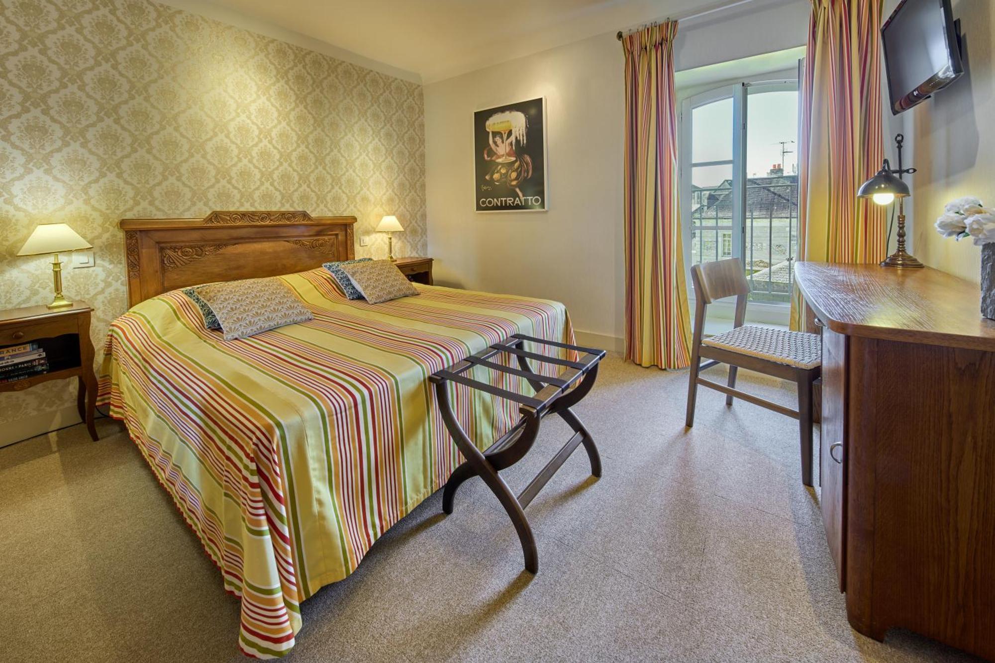 Hotel Diderot Chinon Bagian luar foto