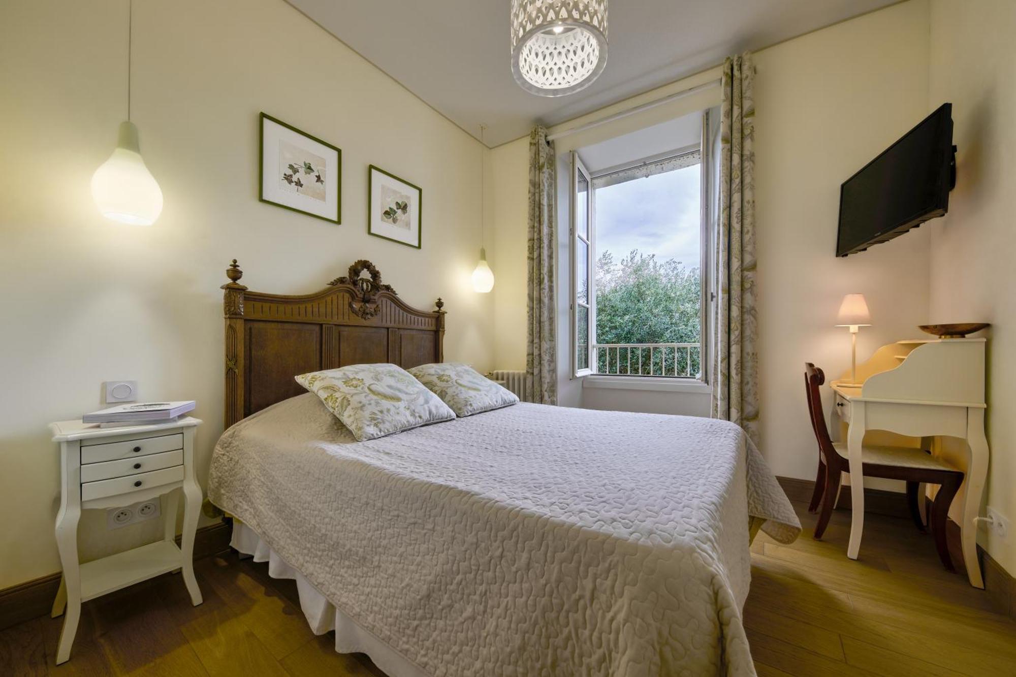 Hotel Diderot Chinon Bagian luar foto