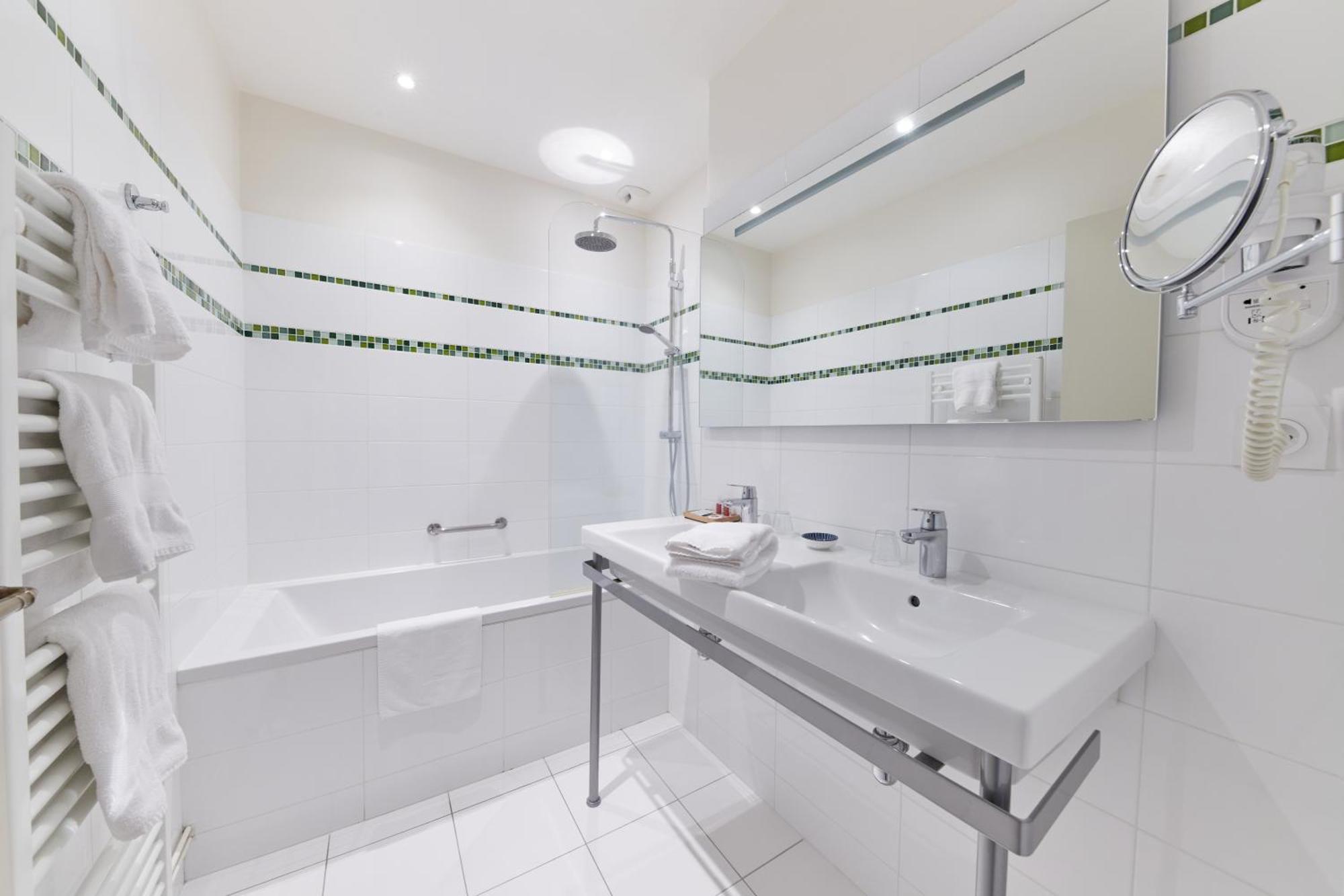 Hotel Diderot Chinon Bagian luar foto