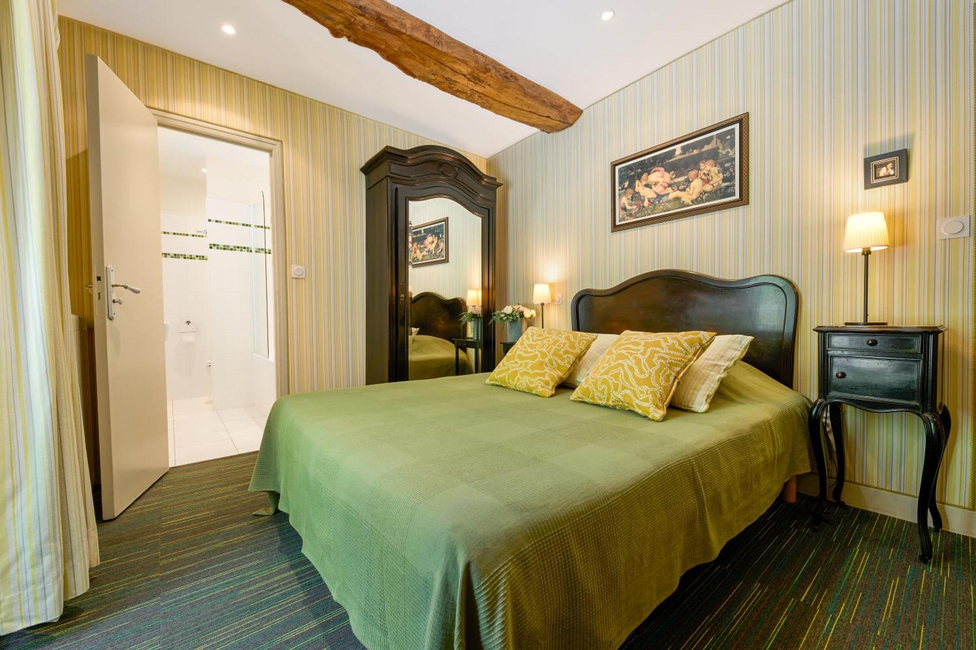 Hotel Diderot Chinon Bagian luar foto