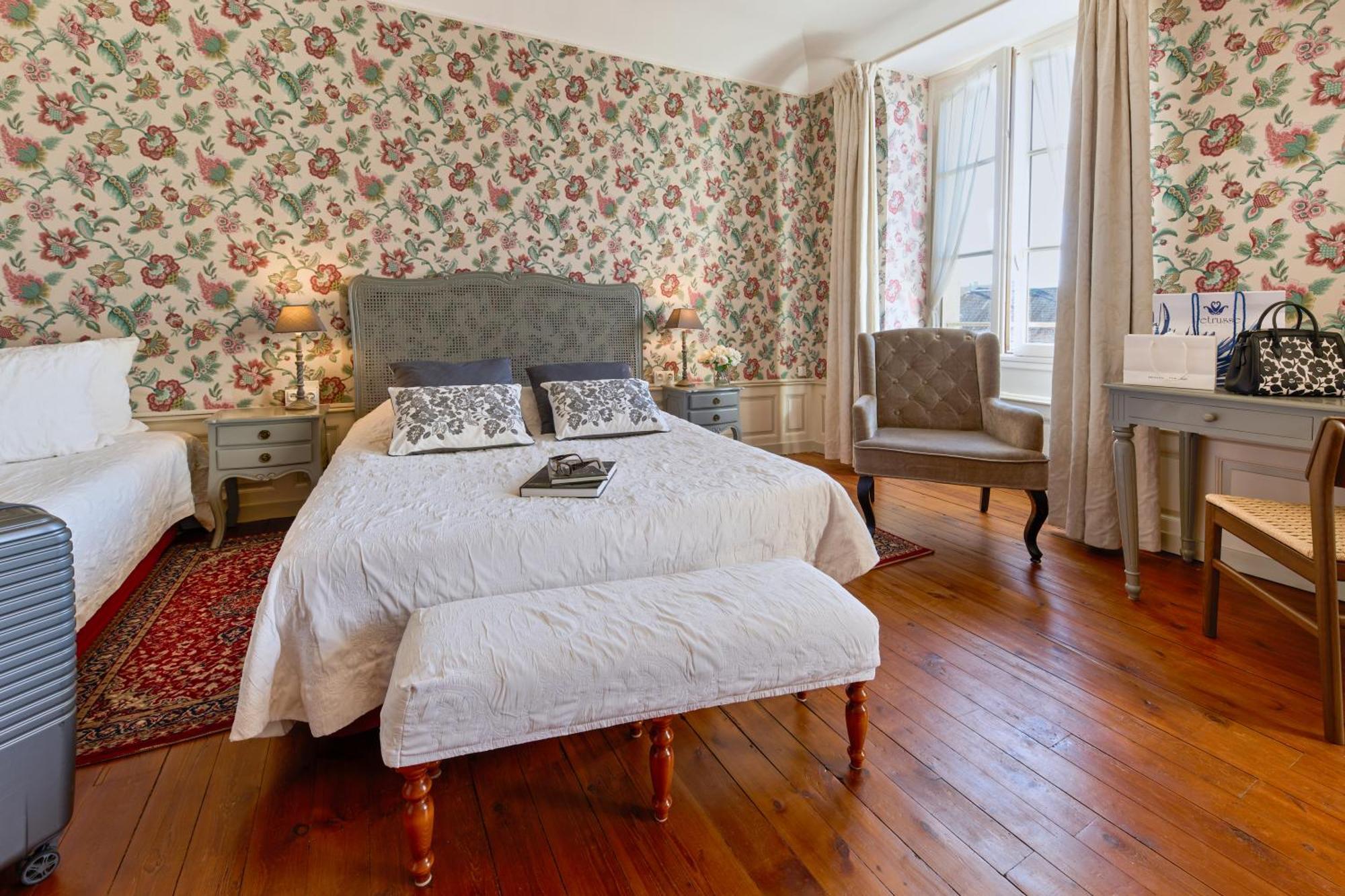 Hotel Diderot Chinon Bagian luar foto