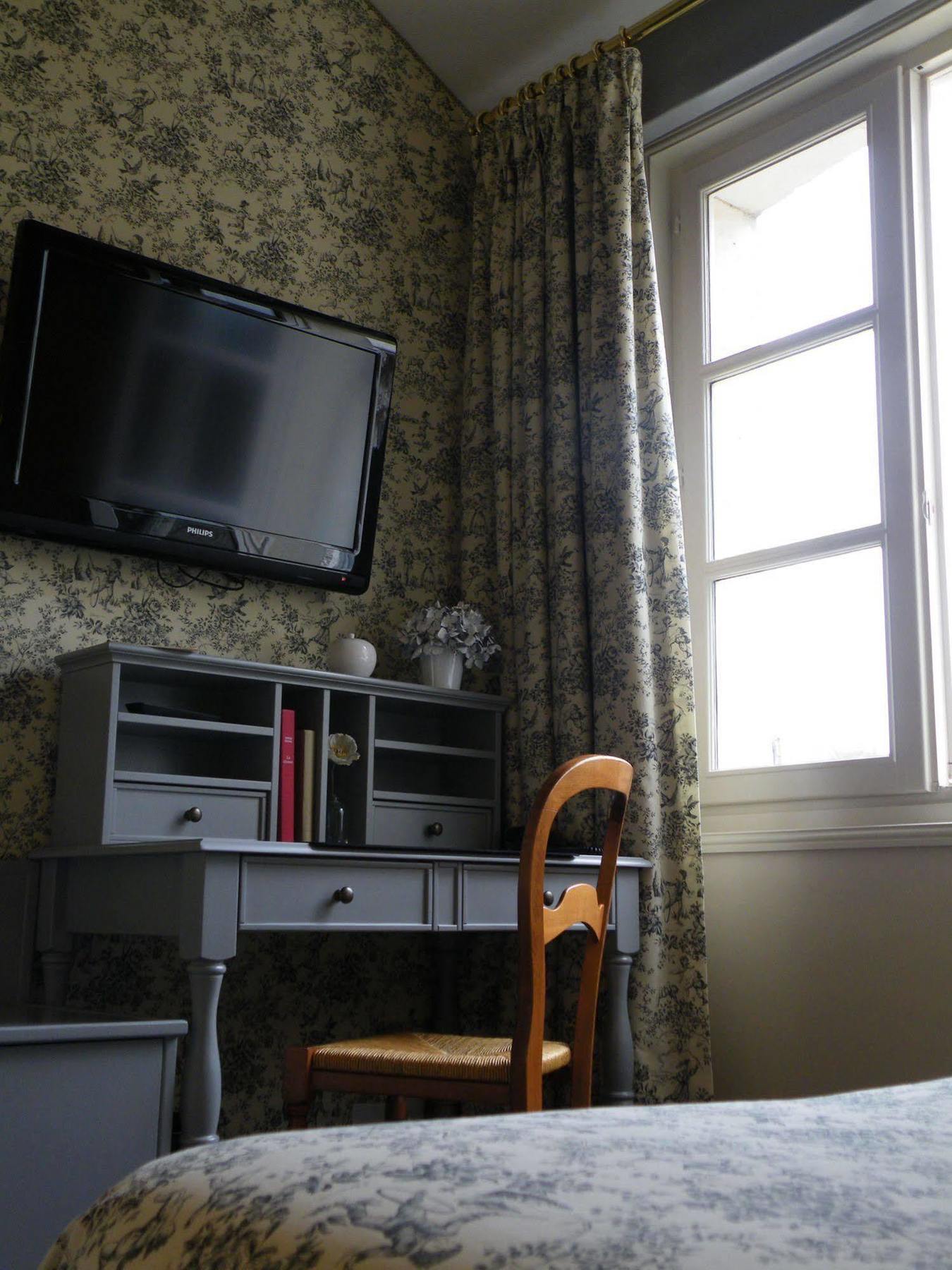 Hotel Diderot Chinon Bagian luar foto